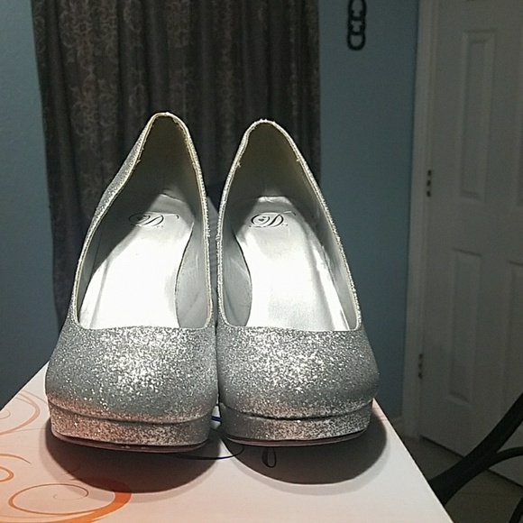 Heels - Picture 2 of 3